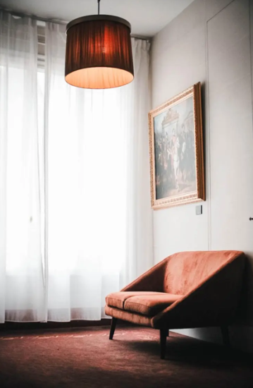 LE GRAND MONARQUE: A Modern Outpost in Aristocratic Tranquility